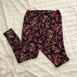 LuLaRoe leggings, tall and curvy🌺